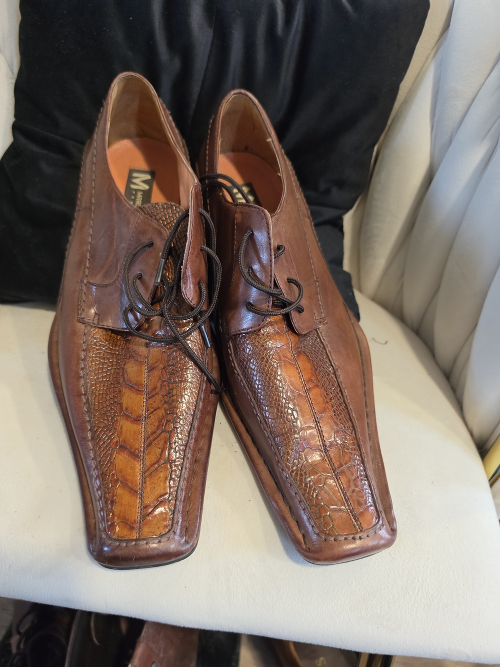 Smooth leather panels combined with a croc/alligator skin pattern